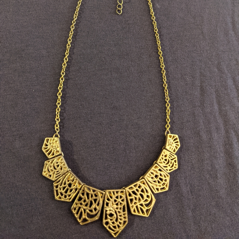 Gold statement necklace - Picture 3 of 3